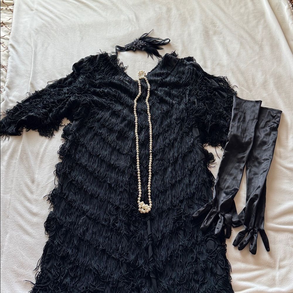 Gatsby Style Black Short Sleeve V-shape Fringe Dress with accessories